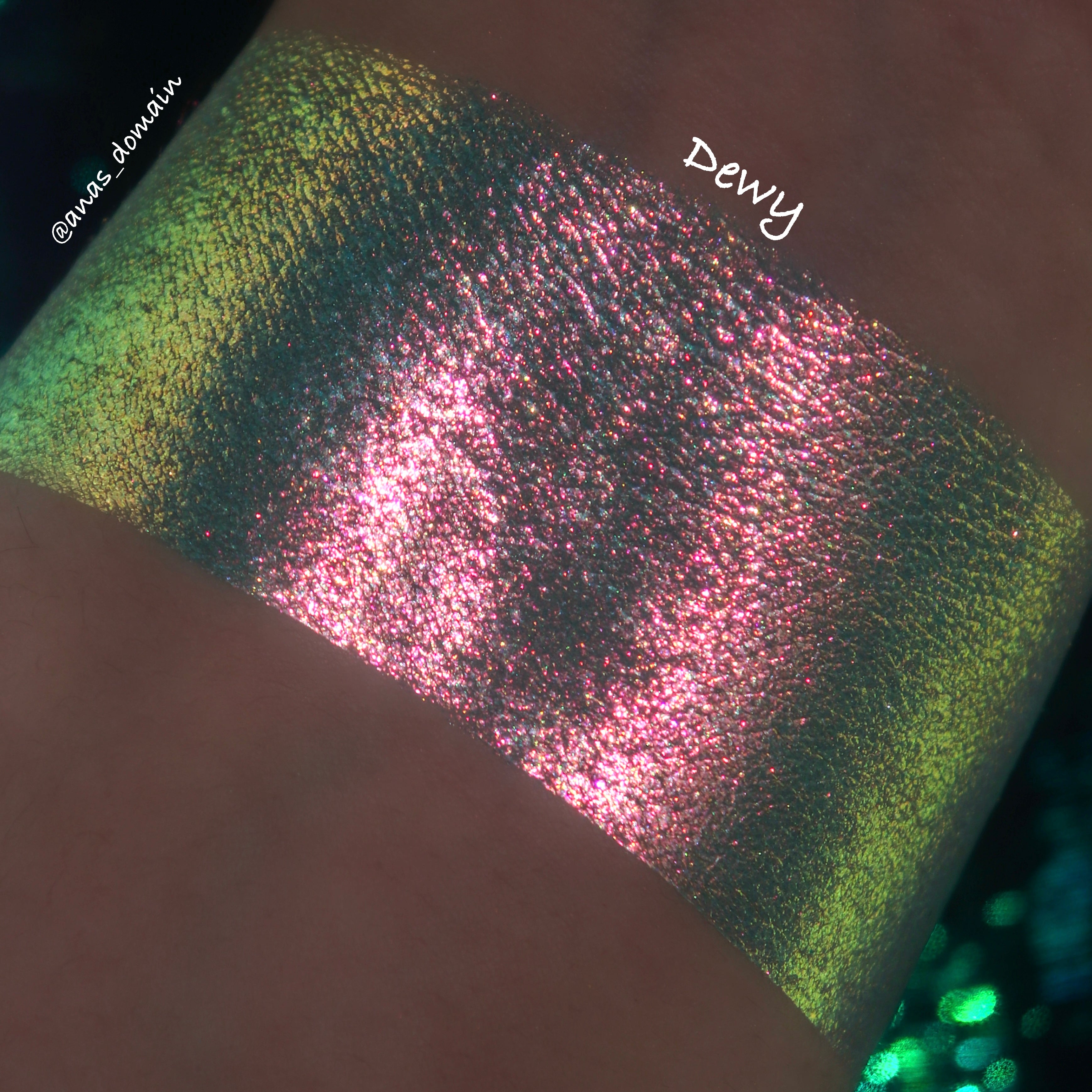 Dewy Multichrome Pressed Pigment Eyeshadow Single